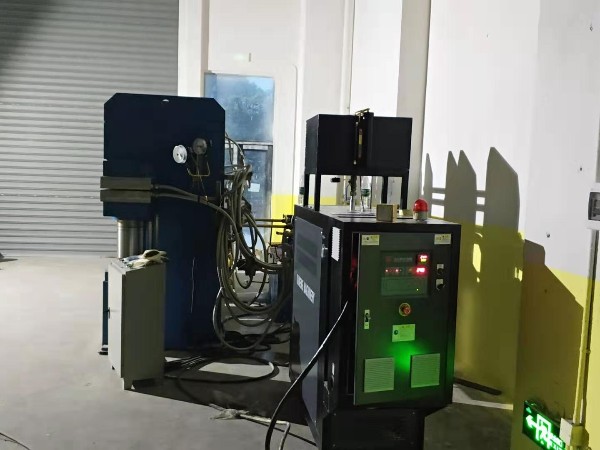 模溫機的壓力可以調(diào)節(jié)的么？歐能壓力可控模溫機