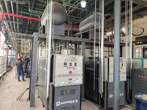 反應釜加熱油溫機為光電材料生產控溫，持久耐用