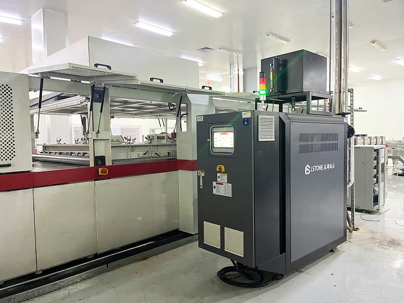 光伏層壓機(jī)模溫機(jī)的工作原理，提高太陽能電池封裝質(zhì)量